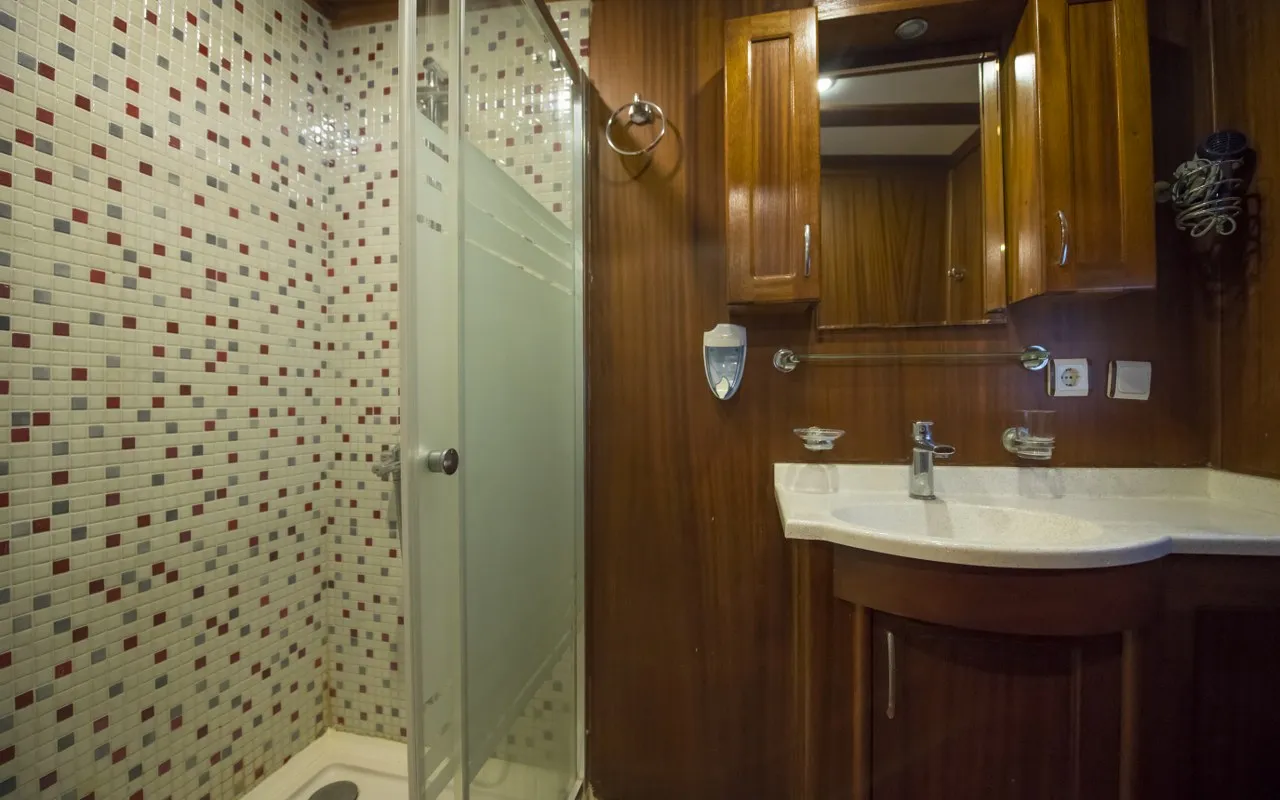Gulet Cagan - Bathroom