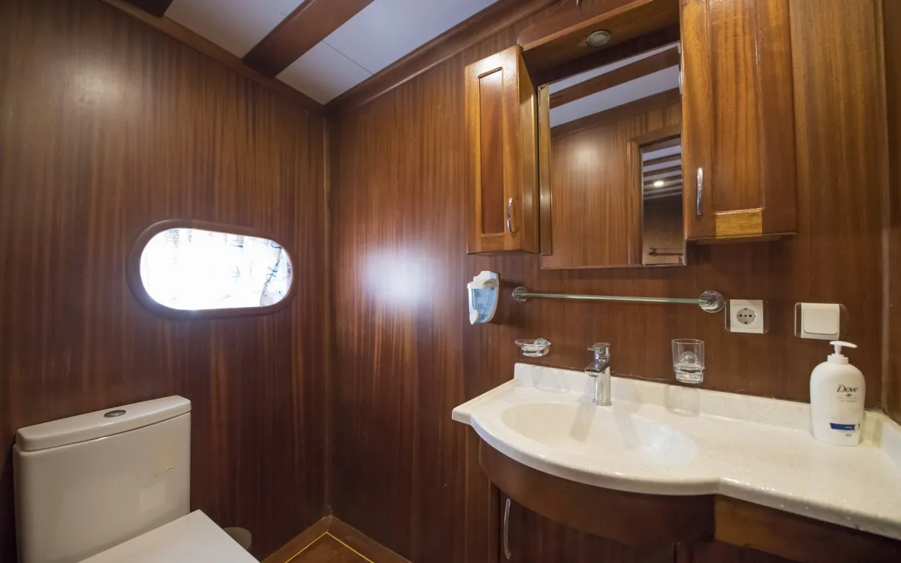 Gulet Cagan - Bathroom