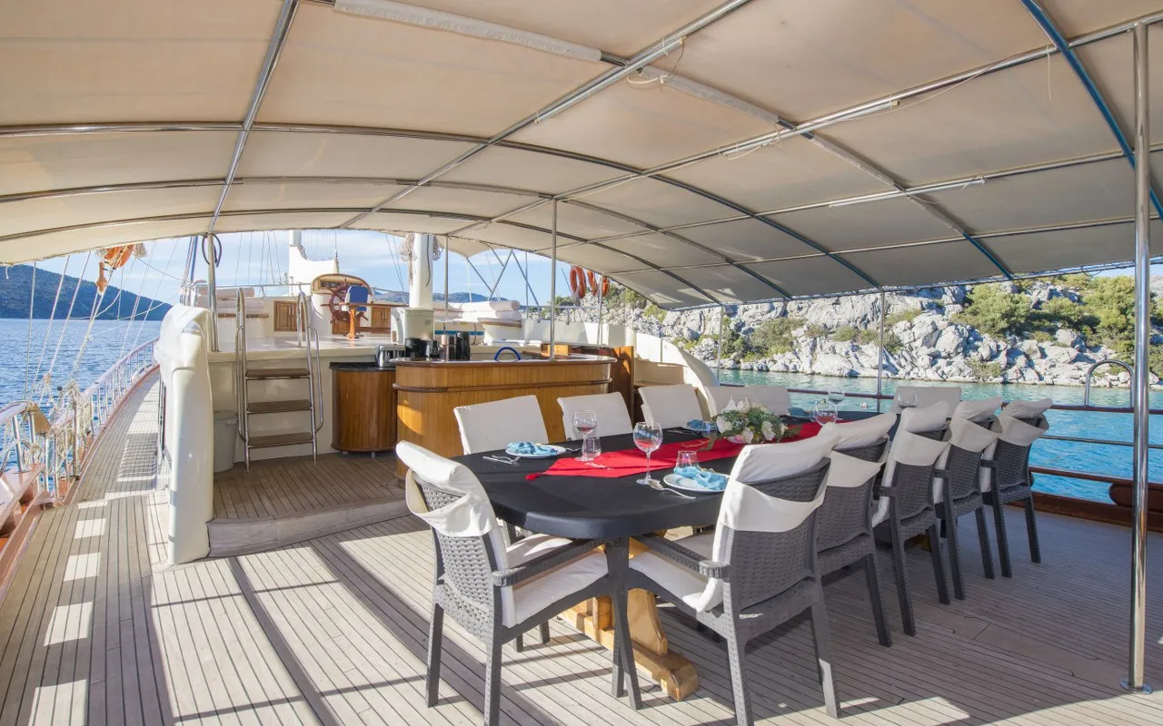 Gulet Cagan - Dining Table