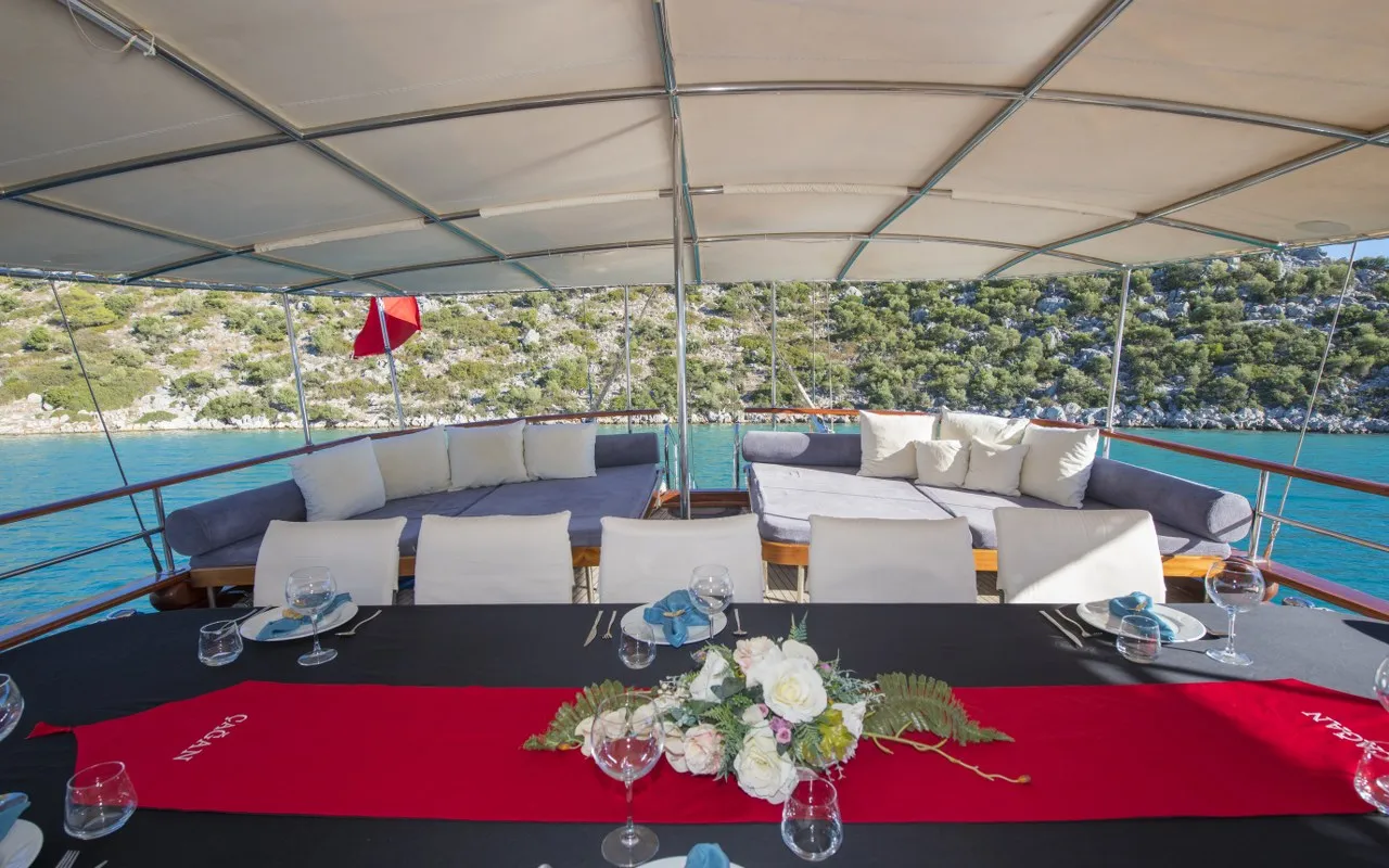 Gulet Cagan - Dining Table